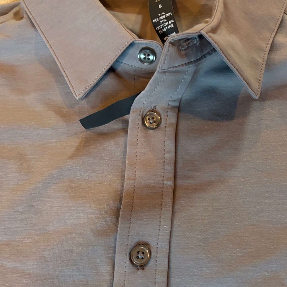 Vuori Men's Long Sleeve Bridge Casual Gray Button-Down Shirt, new but has mark - Picture 5 of 6